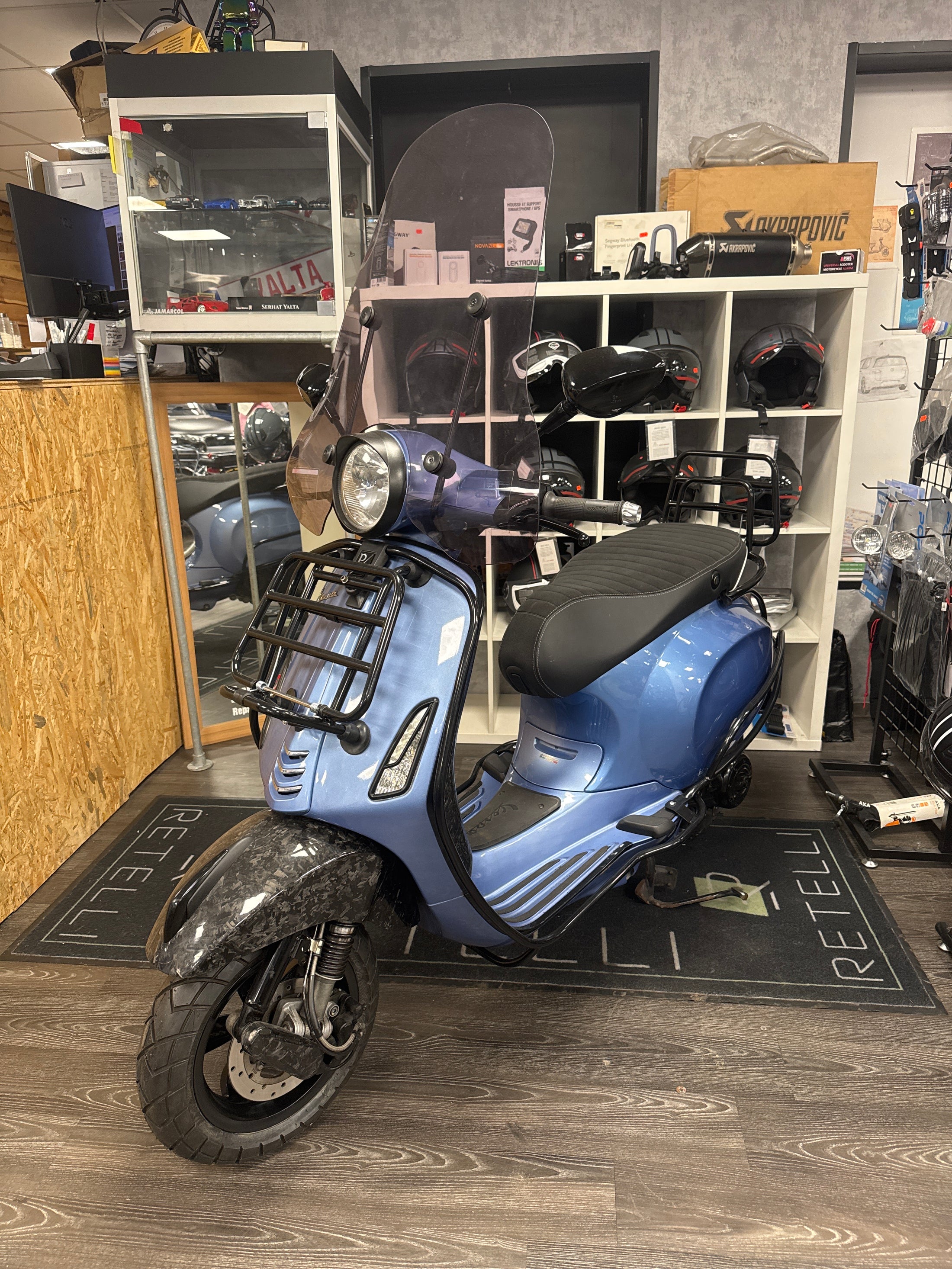 Vespa primavera custom (Klasse A)